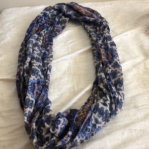 Circle scarf